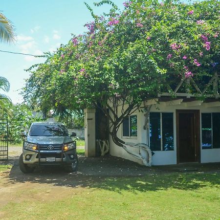 Chalet Castillo El Estor Ngoại thất bức ảnh