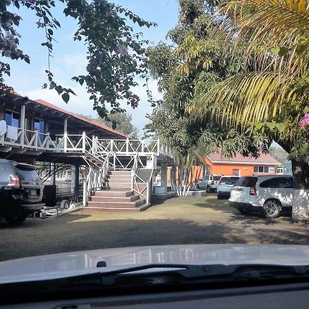 Chalet Castillo El Estor Ngoại thất bức ảnh