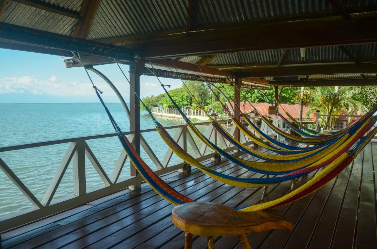 Chalet Castillo El Estor Ngoại thất bức ảnh