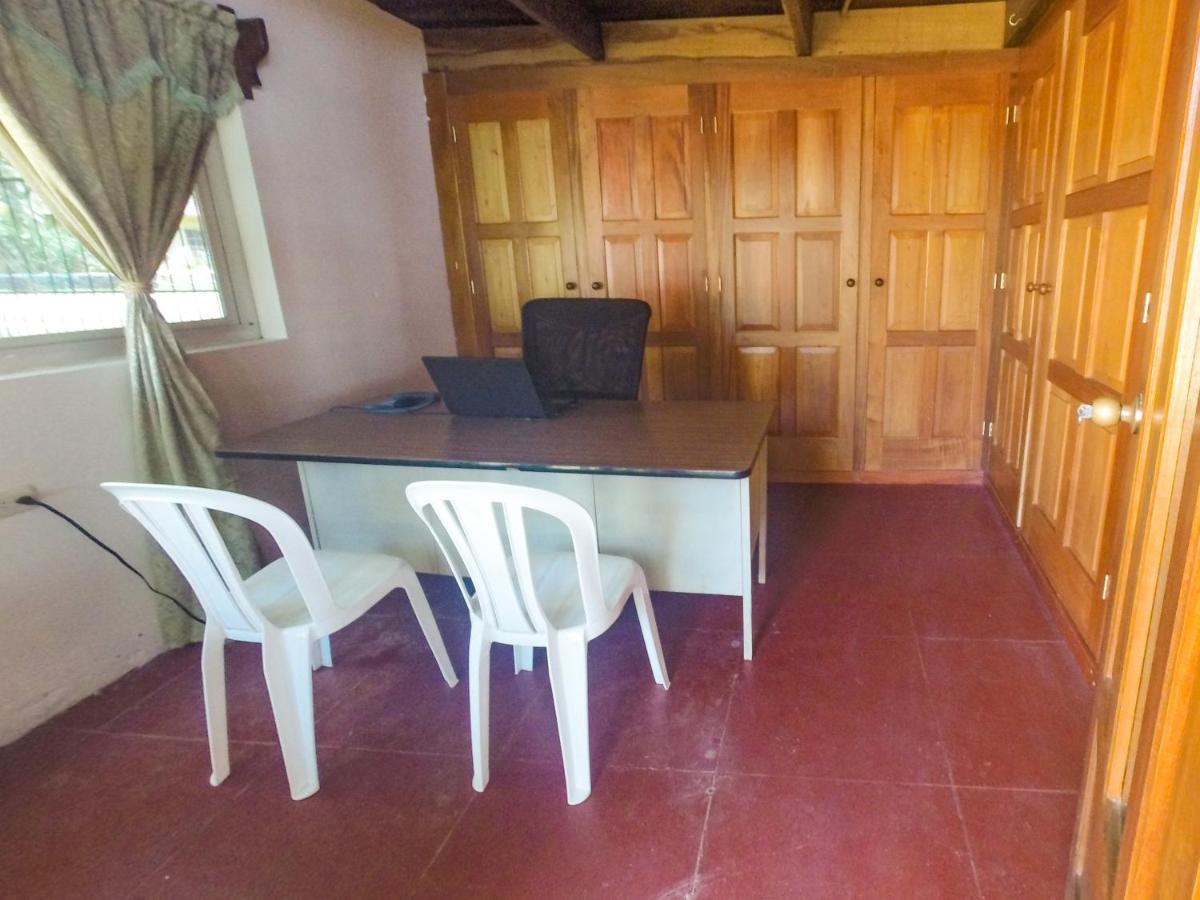 Chalet Castillo El Estor Ngoại thất bức ảnh
