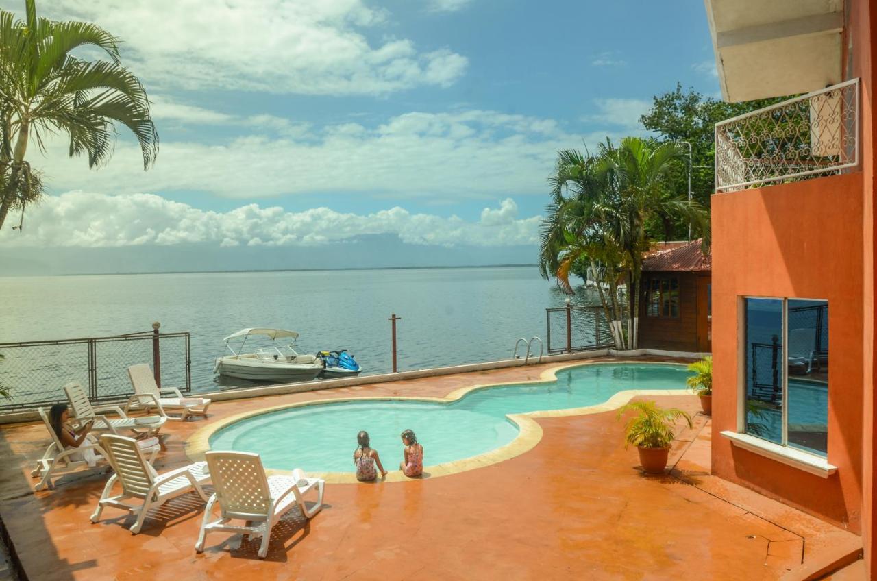 Chalet Castillo El Estor Ngoại thất bức ảnh
