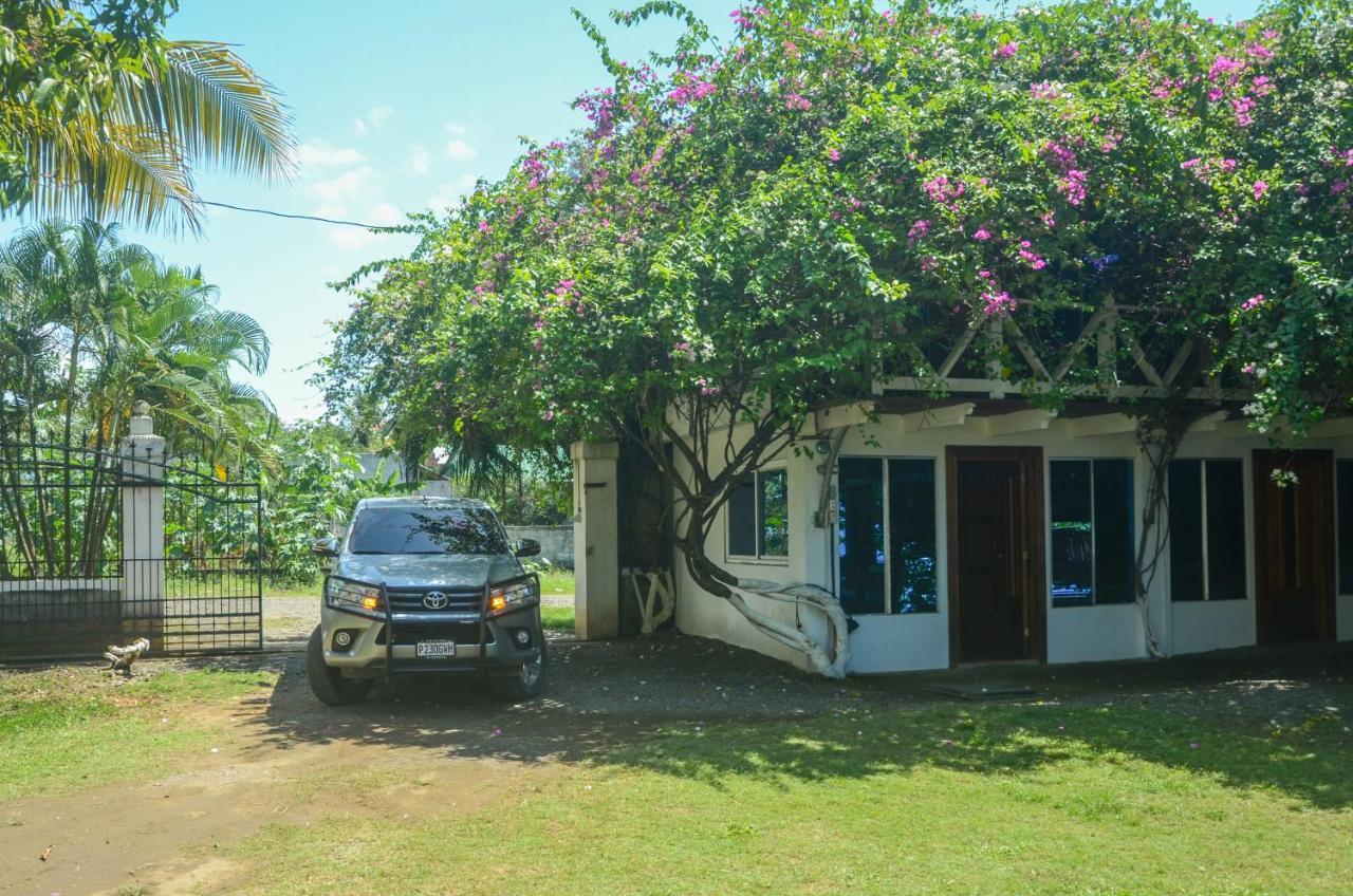 Chalet Castillo El Estor Ngoại thất bức ảnh