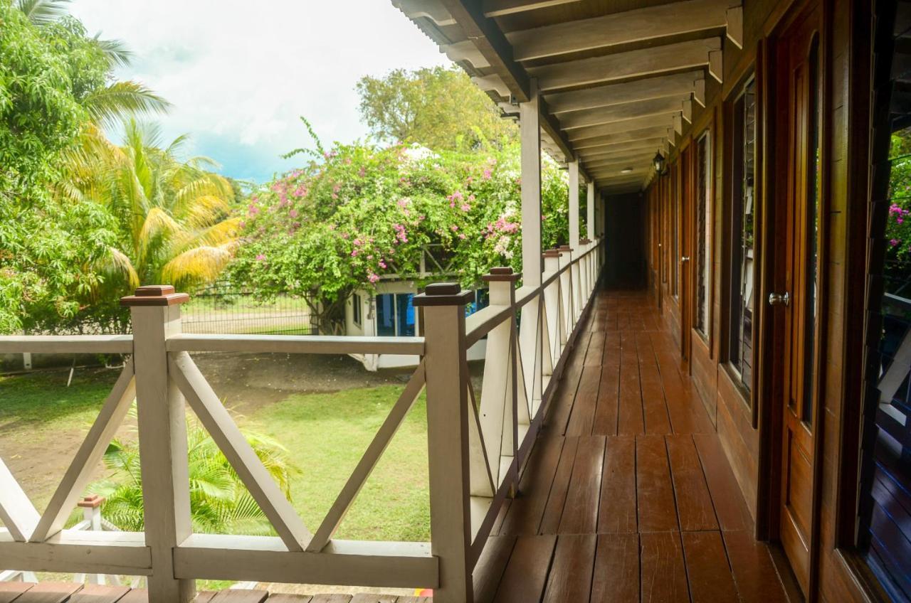 Chalet Castillo El Estor Ngoại thất bức ảnh