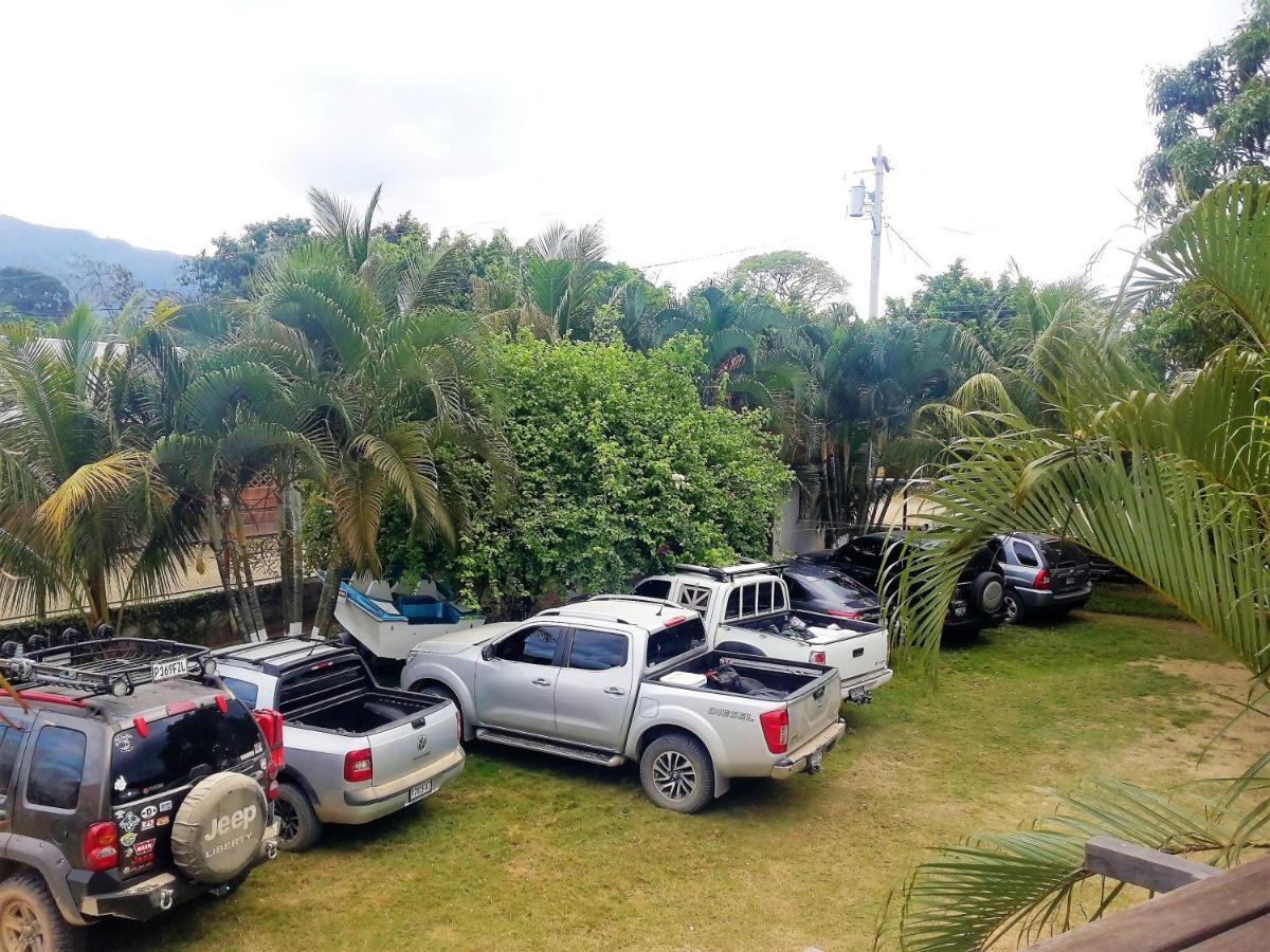 Chalet Castillo El Estor Ngoại thất bức ảnh