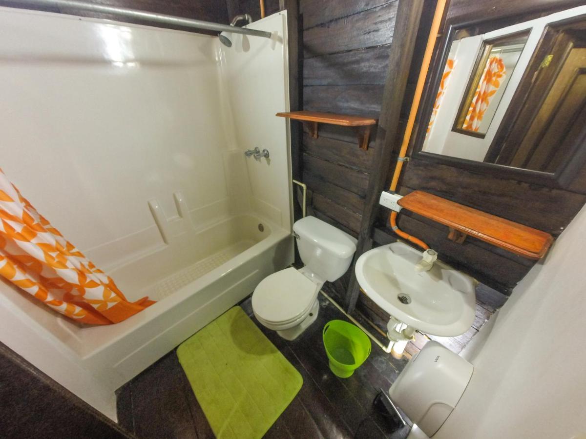 Chalet Castillo El Estor Ngoại thất bức ảnh