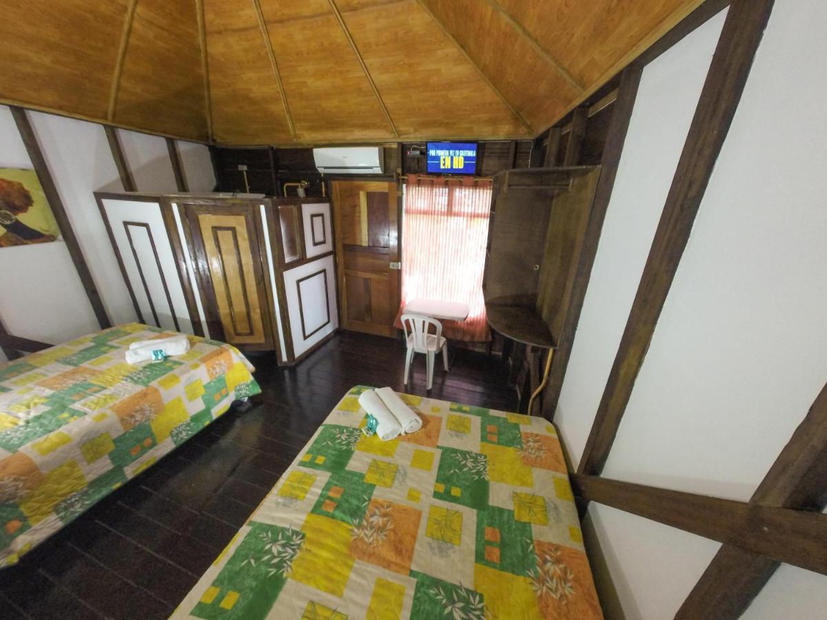 Chalet Castillo El Estor Ngoại thất bức ảnh