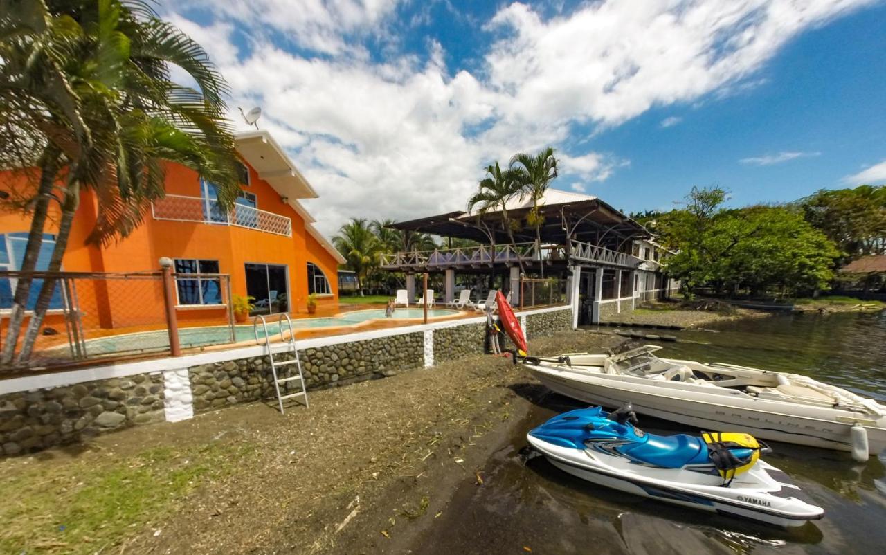 Chalet Castillo El Estor Ngoại thất bức ảnh