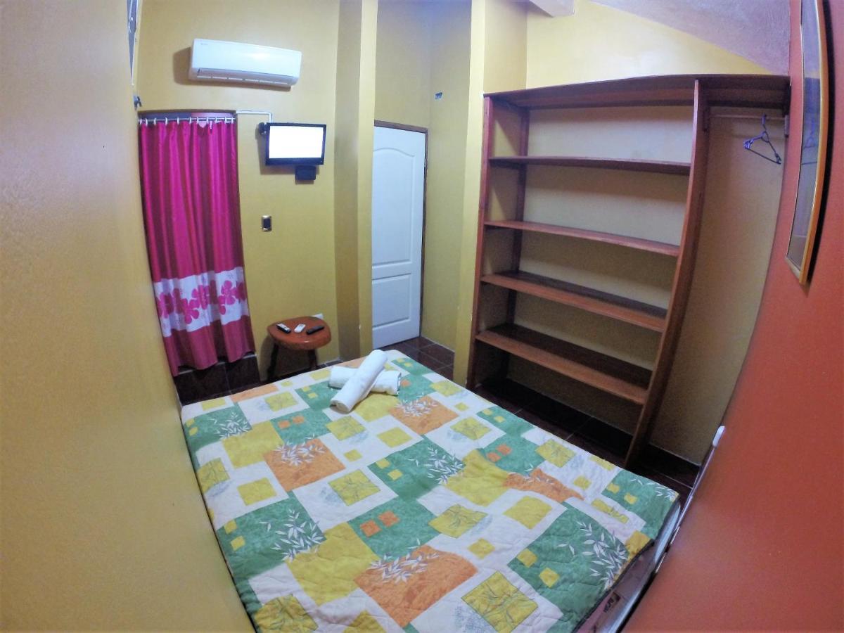 Chalet Castillo El Estor Ngoại thất bức ảnh