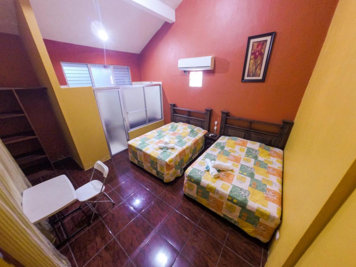 Chalet Castillo El Estor Ngoại thất bức ảnh
