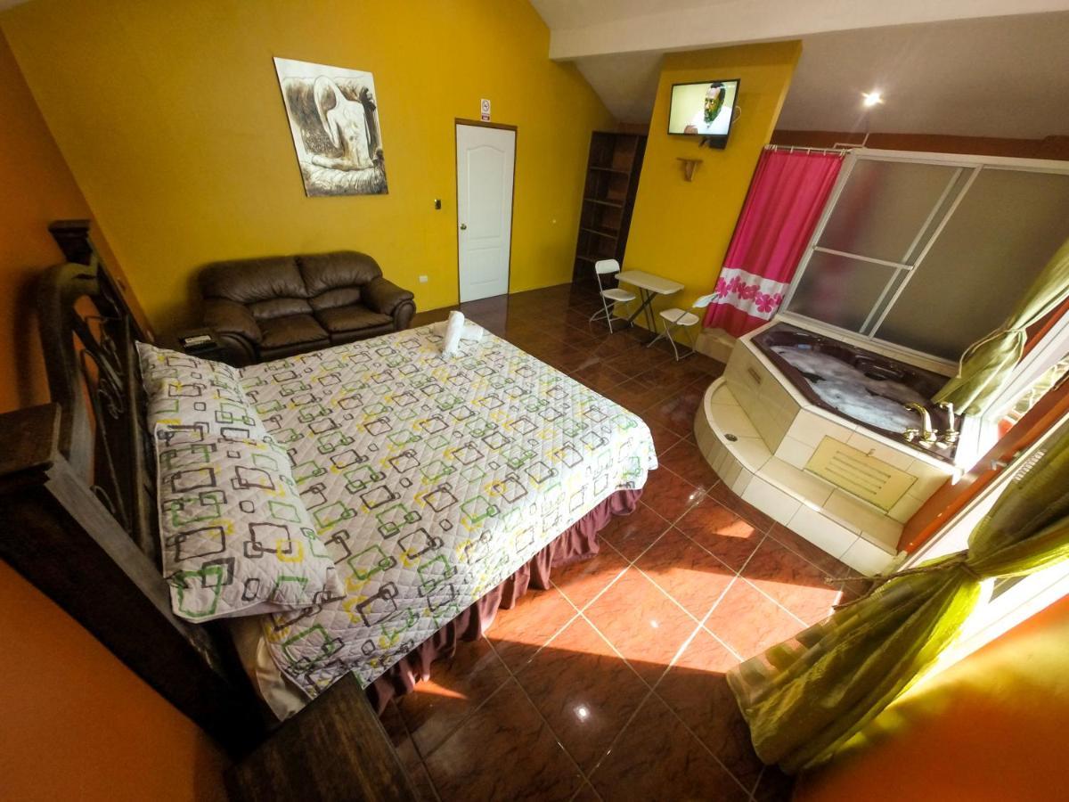 Chalet Castillo El Estor Ngoại thất bức ảnh
