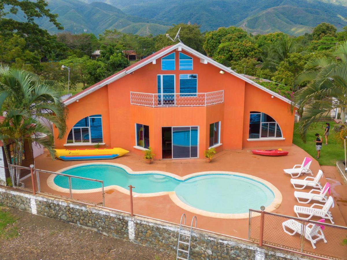 Chalet Castillo El Estor Ngoại thất bức ảnh