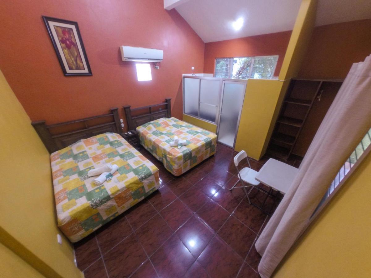 Chalet Castillo El Estor Ngoại thất bức ảnh