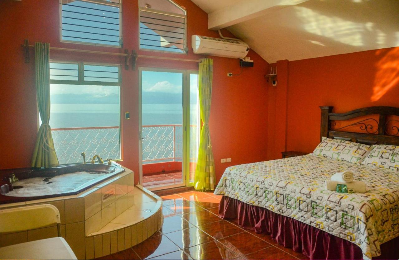Chalet Castillo El Estor Ngoại thất bức ảnh